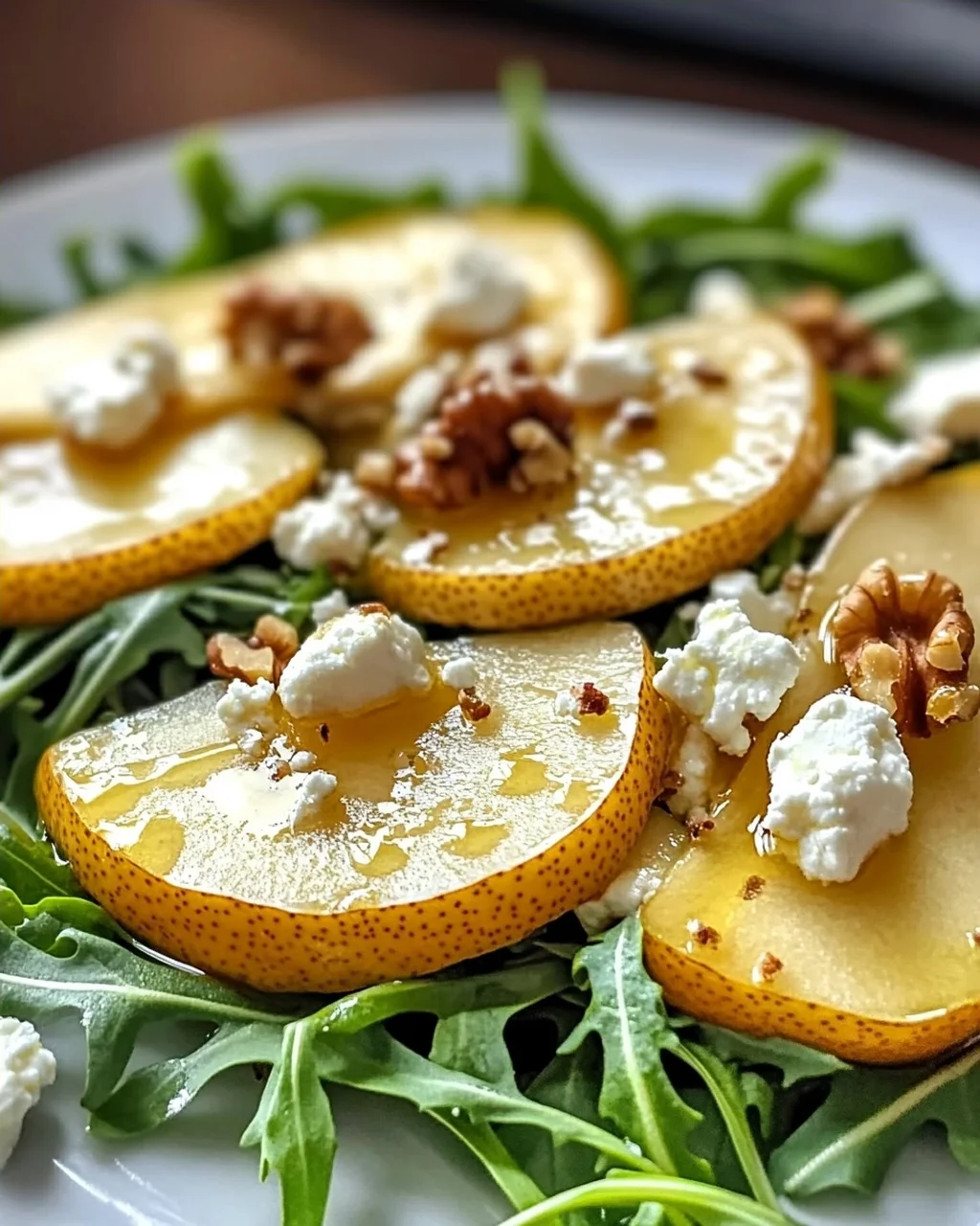 Birnen- und Rucola-Salat mit Honig-Vinaigrette genießen