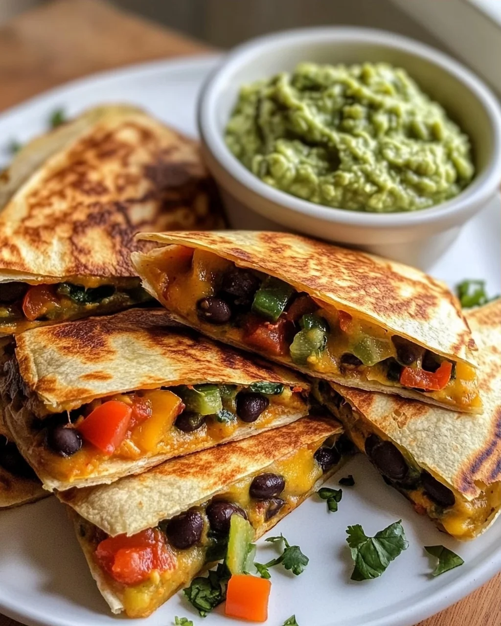 Vegane Quesadilla-Dreiecke aus der Air Fryer mit Guacamole